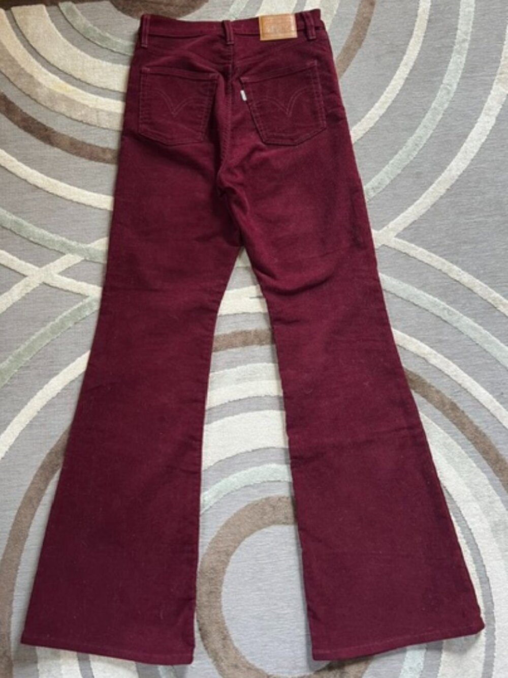 Levi's Corduroy Ribcage Flare Burgundy Five Pocket Pants Woman's W26-L32 - Picture 4 of 13